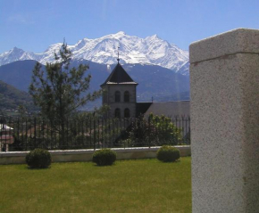 Un étage complet dans une tour médiévale rénovée au cœur du Pays du Mont-Blanc